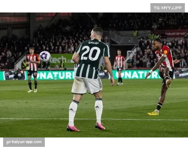 曼联主场半场领先不败纪录展现球队稳定性与自信